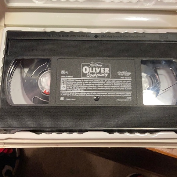 Oliver and Company VHS Walt Disney Masterpiece - Picture 5 of 5